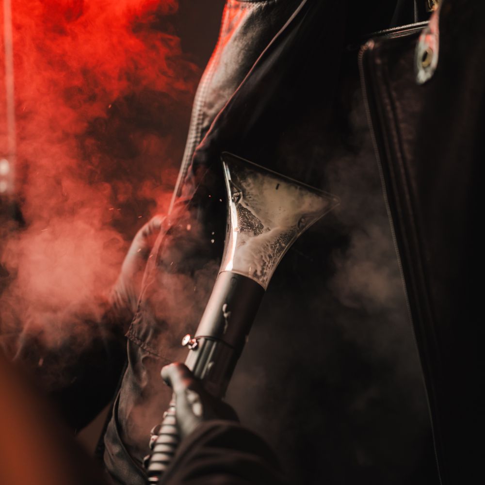 Ne zavrzimo motoristične usnjene jakne ali hlač – zakaj je obnova pogosto boljša izbira?